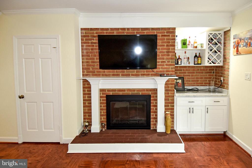5153 WESTBARD AVENUE Unit: 15