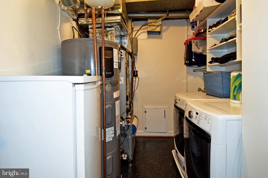 5153 WESTBARD AVENUE Unit: 15