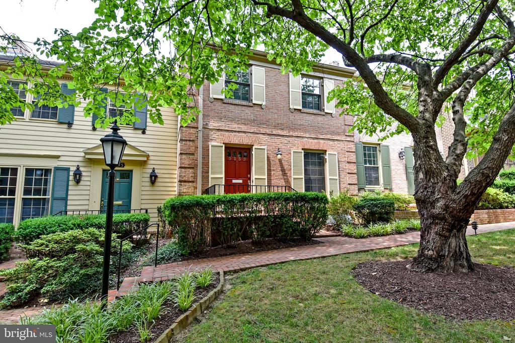 5153 WESTBARD AVENUE Unit: 15