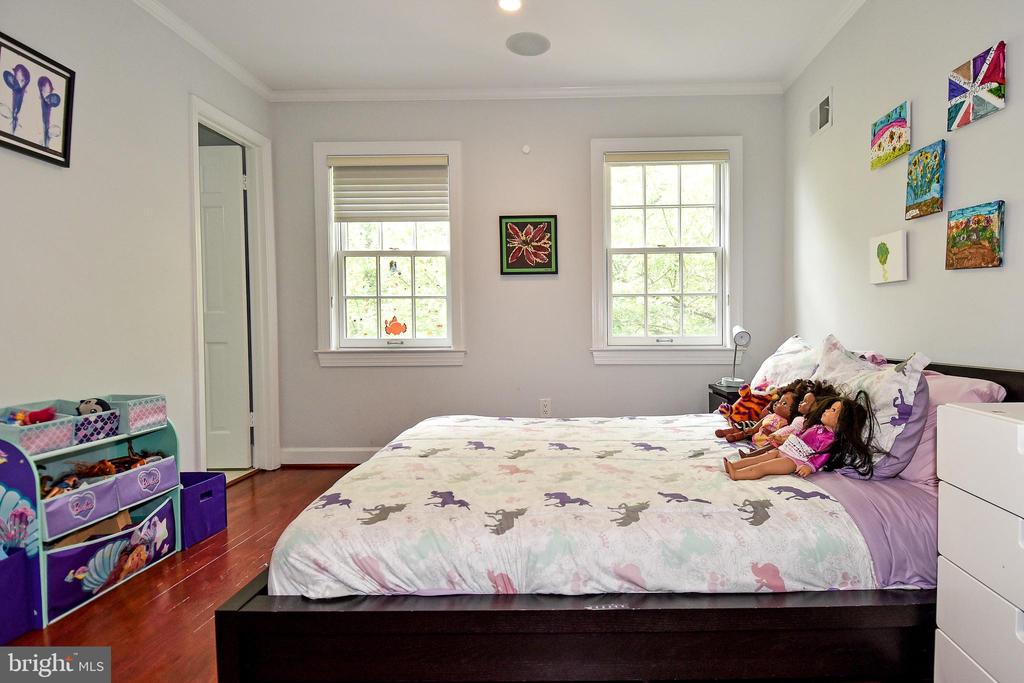5153 WESTBARD AVENUE Unit: 15