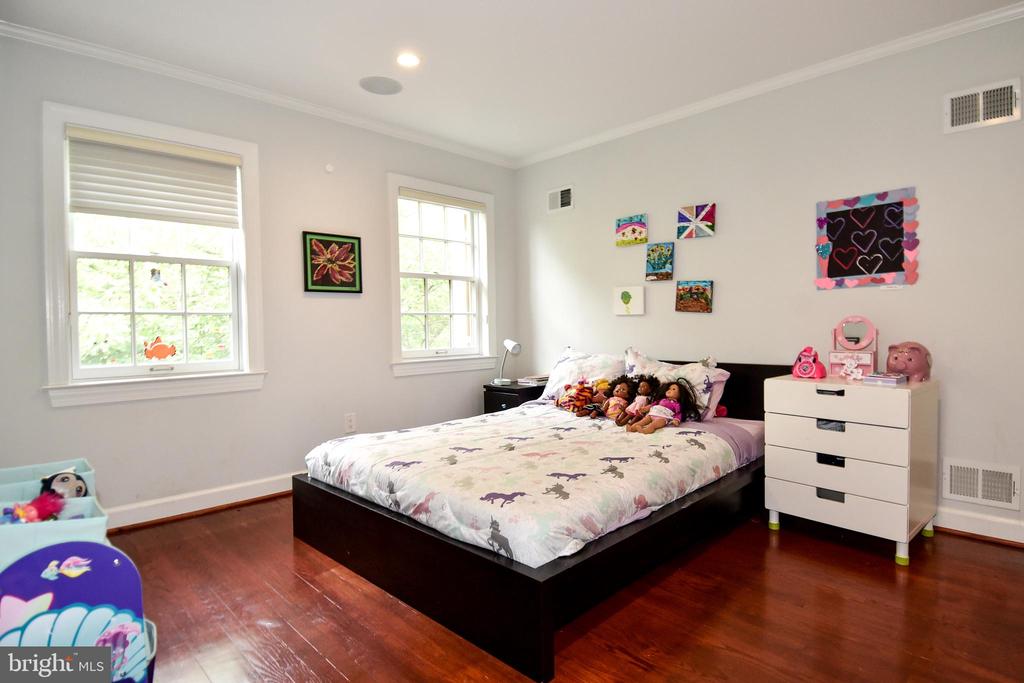 5153 WESTBARD AVENUE Unit: 15