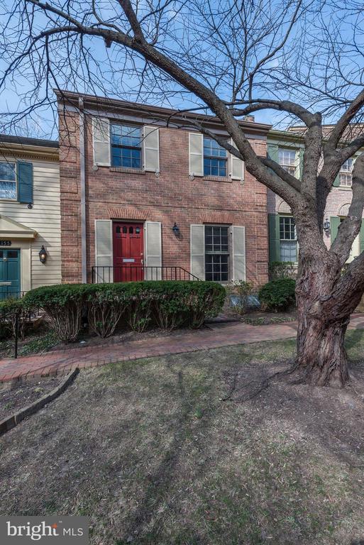 5153 WESTBARD AVENUE Unit: 15