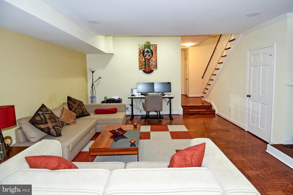 5153 WESTBARD AVENUE Unit: 15