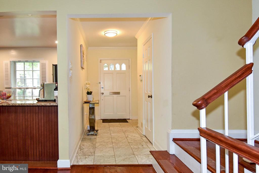 5153 WESTBARD AVENUE Unit: 15