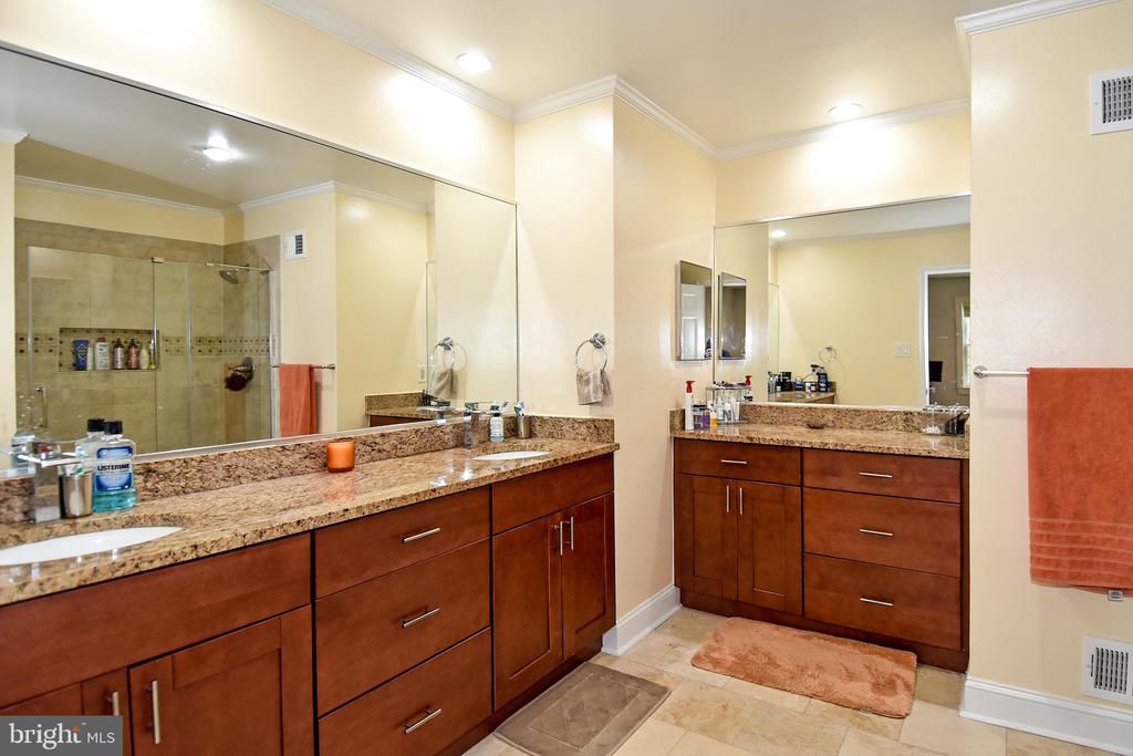 5153 WESTBARD AVENUE Unit: 15