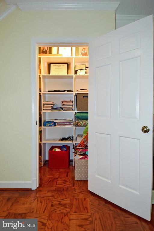 5153 WESTBARD AVENUE Unit: 15