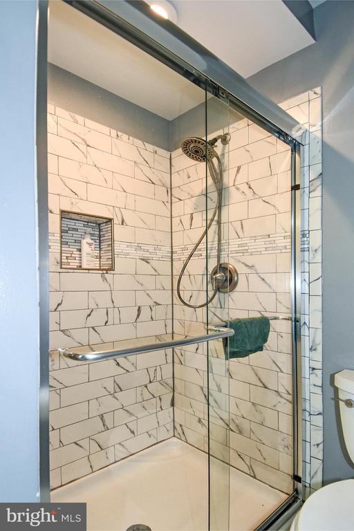 5153 WESTBARD AVENUE Unit: 15