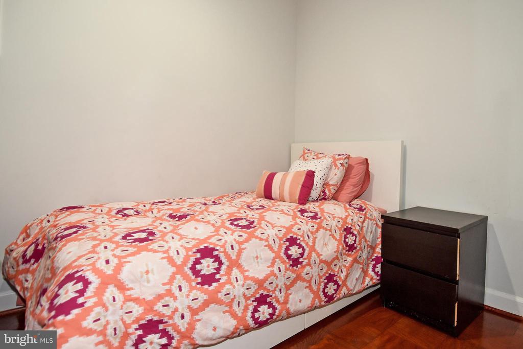 5153 WESTBARD AVENUE Unit: 15