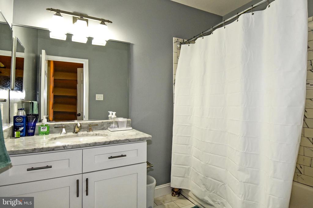 5153 WESTBARD AVENUE Unit: 15