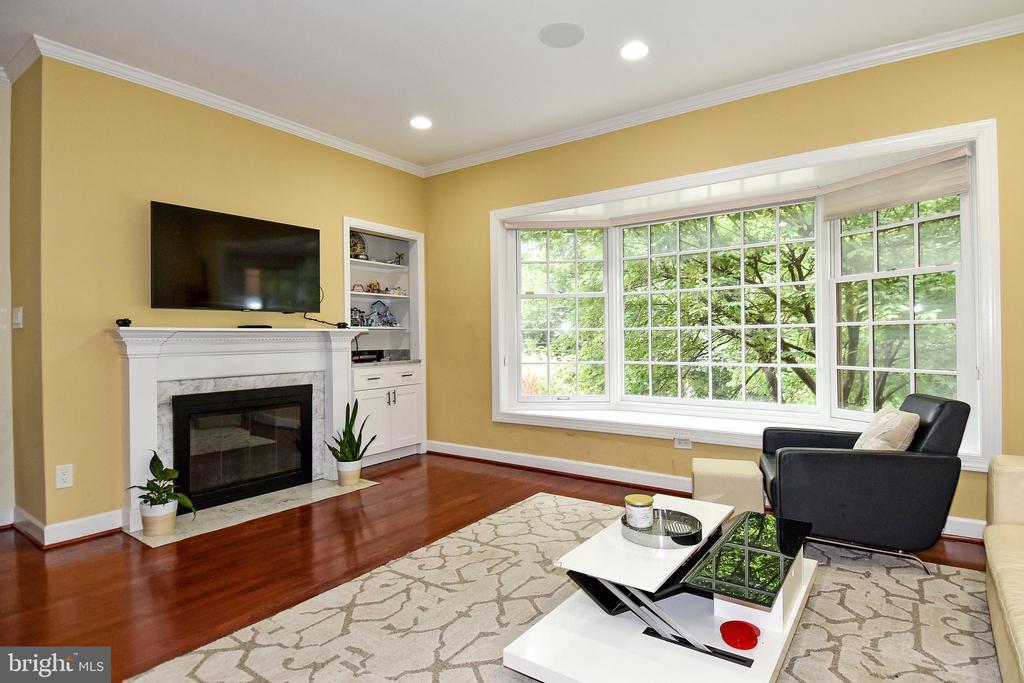 5153 WESTBARD AVENUE Unit: 15