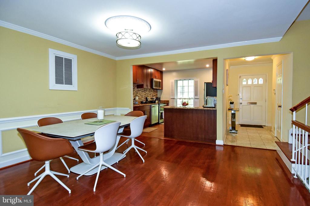 5153 WESTBARD AVENUE Unit: 15