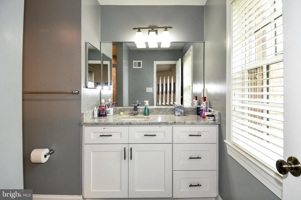 5153 WESTBARD AVENUE Unit: 15