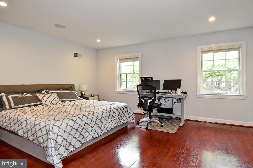 5153 WESTBARD AVENUE Unit: 15