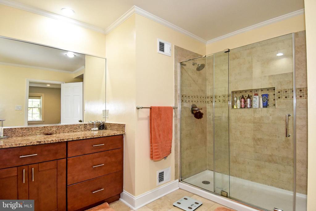 5153 WESTBARD AVENUE Unit: 15