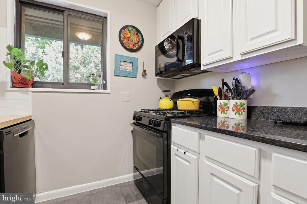 7611 MAPLE AVENUE Unit: 407