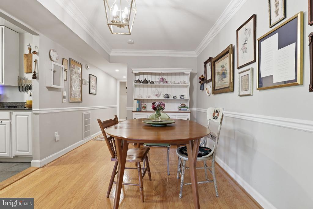 7611 MAPLE AVENUE Unit: 407