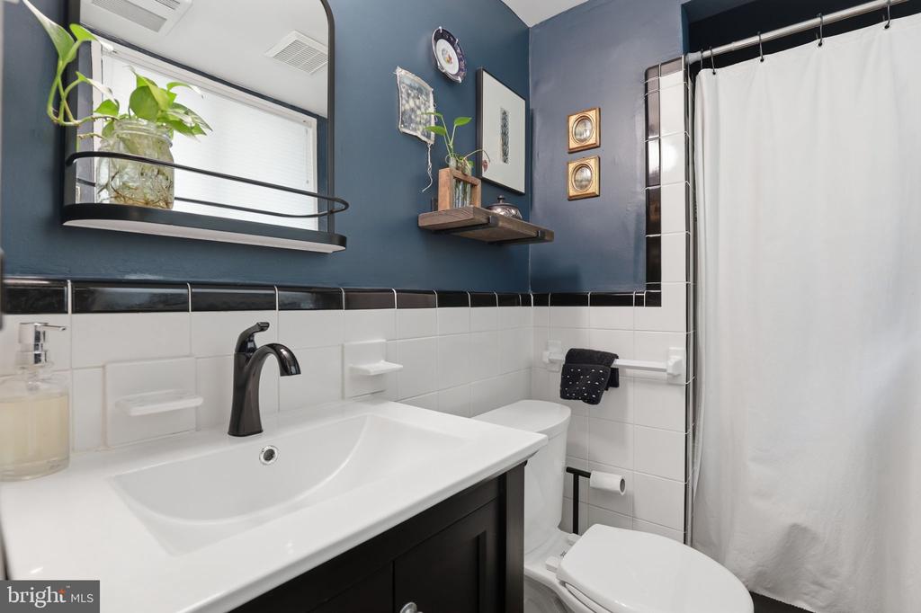 7611 MAPLE AVENUE Unit: 407