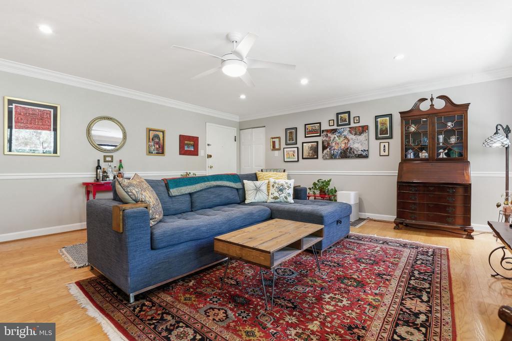 7611 MAPLE AVENUE Unit: 407