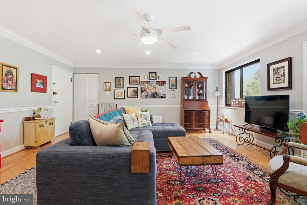 7611 MAPLE AVENUE Unit: 407