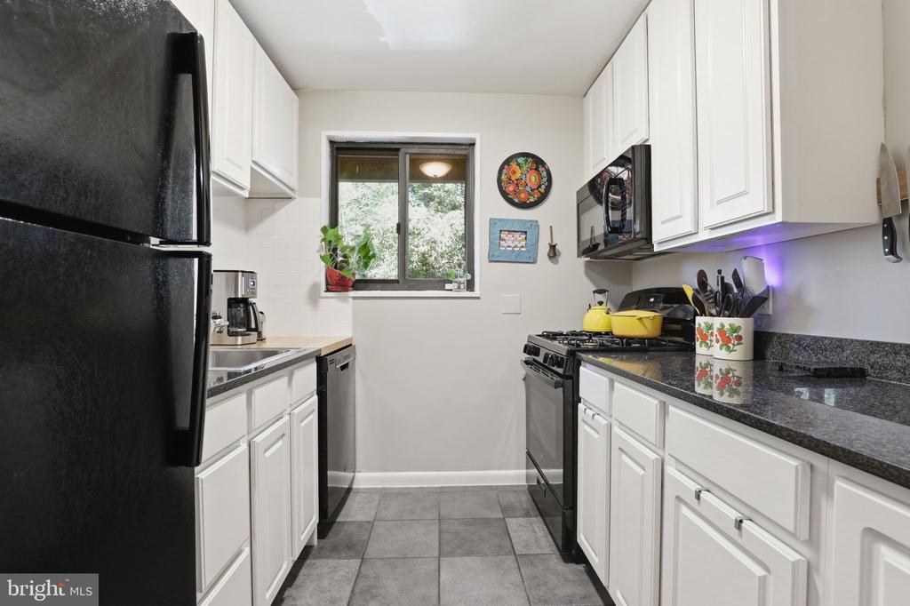 7611 MAPLE AVENUE Unit: 407