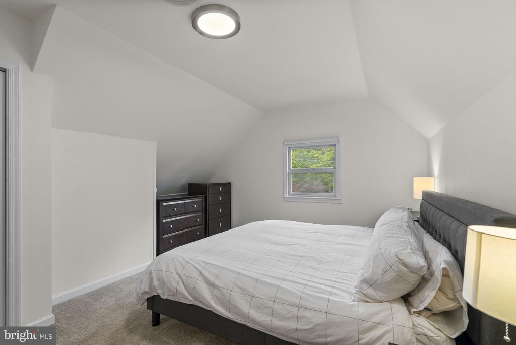 10301 CRESTMOOR DRIVE