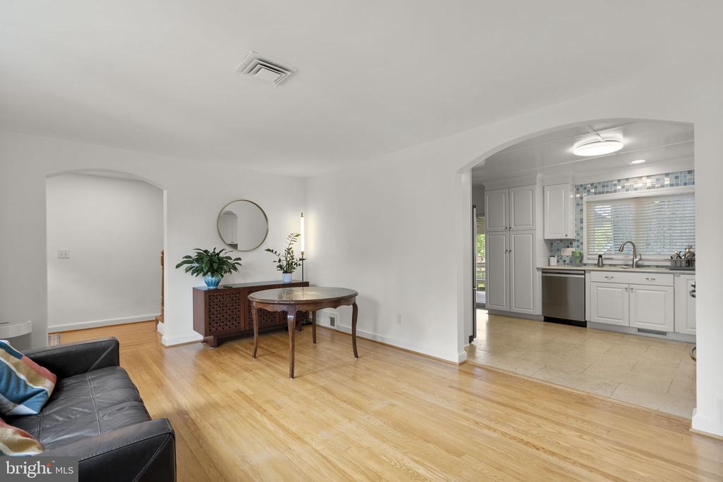 10301 CRESTMOOR DRIVE