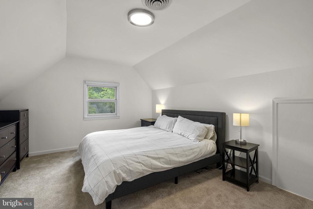 10301 CRESTMOOR DRIVE