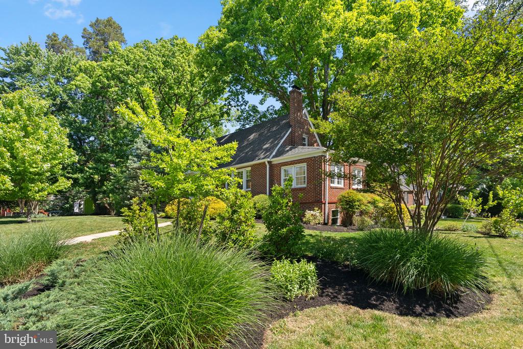10301 CRESTMOOR DRIVE
