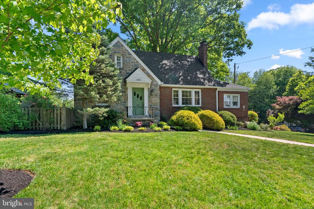 10301 CRESTMOOR DRIVE
