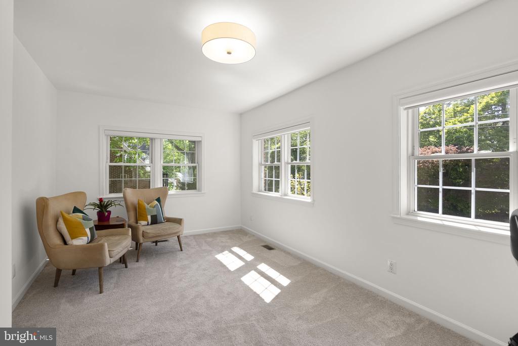 10301 CRESTMOOR DRIVE