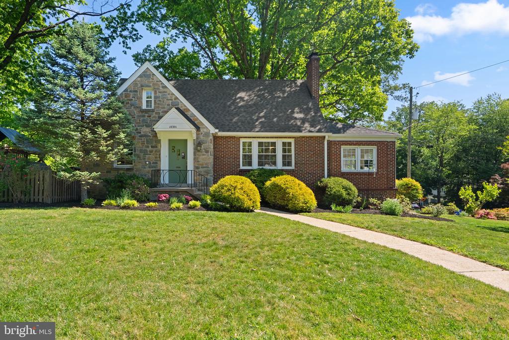 10301 CRESTMOOR DRIVE