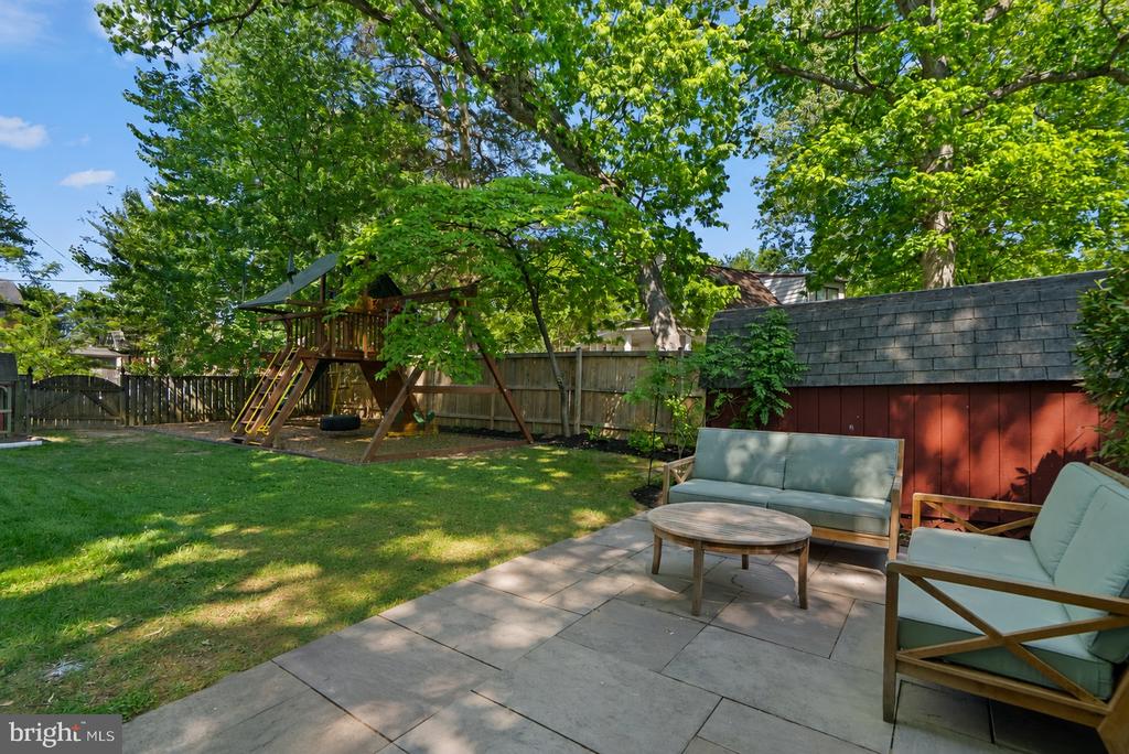 10301 CRESTMOOR DRIVE