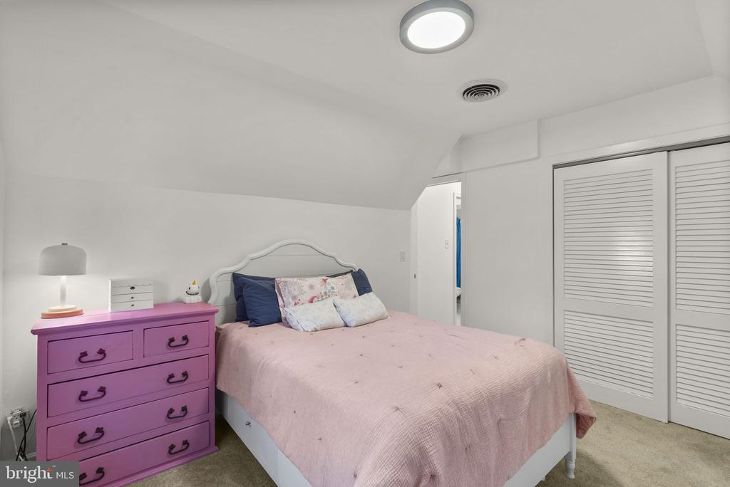 10301 CRESTMOOR DRIVE