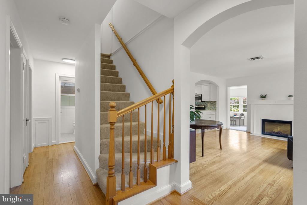 10301 CRESTMOOR DRIVE