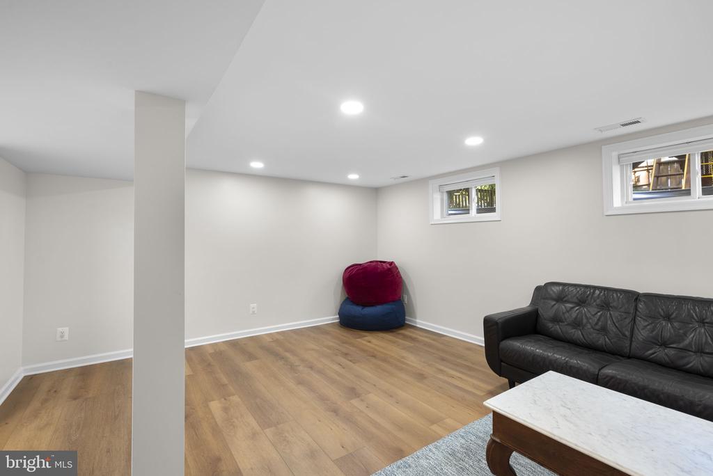 10301 CRESTMOOR DRIVE