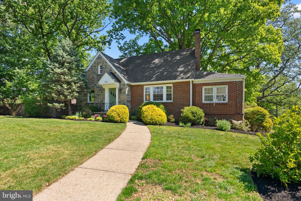 10301 CRESTMOOR DRIVE