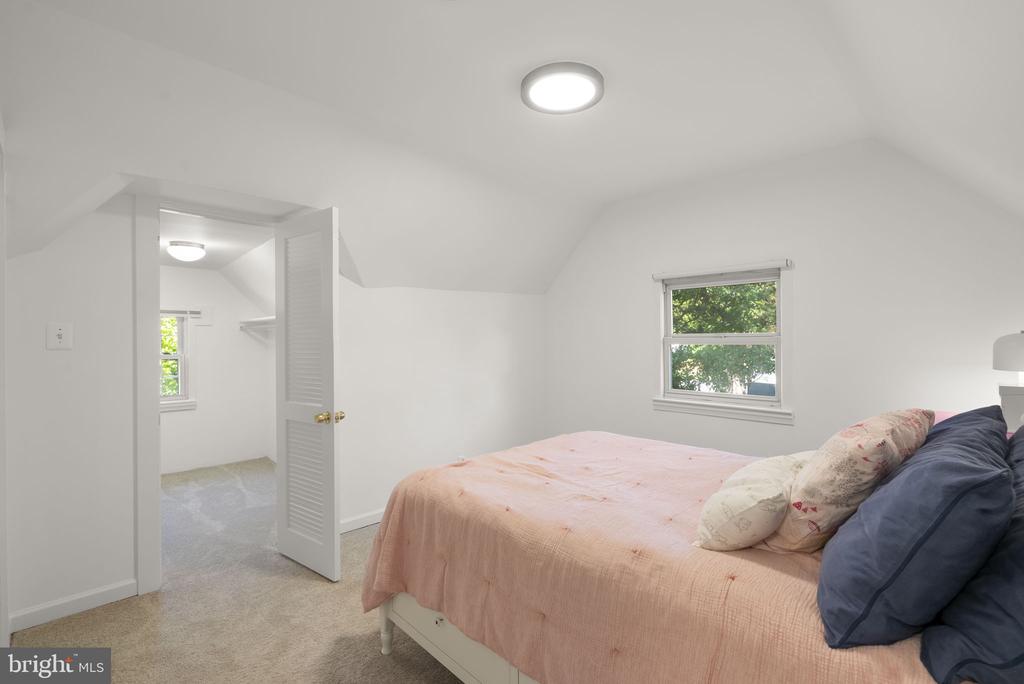 10301 CRESTMOOR DRIVE