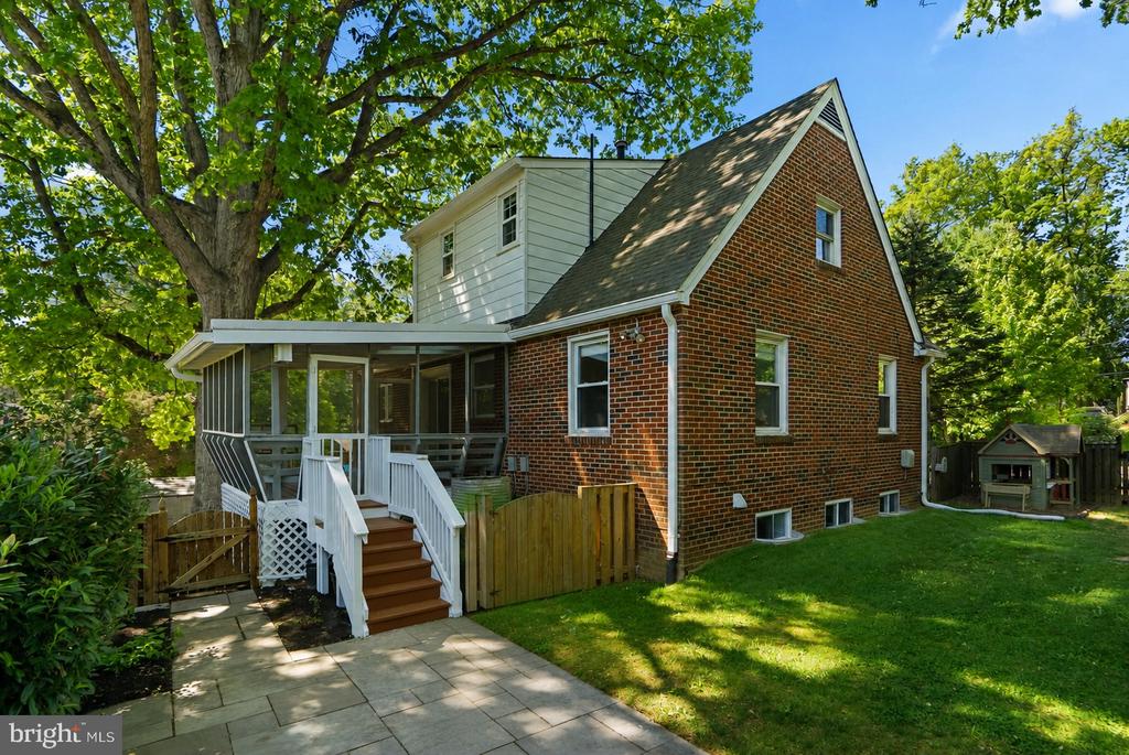 10301 CRESTMOOR DRIVE