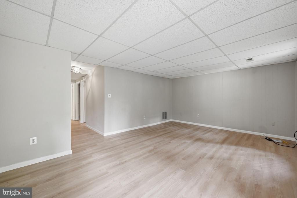 15622 CLIFF SWALLOW WAY
