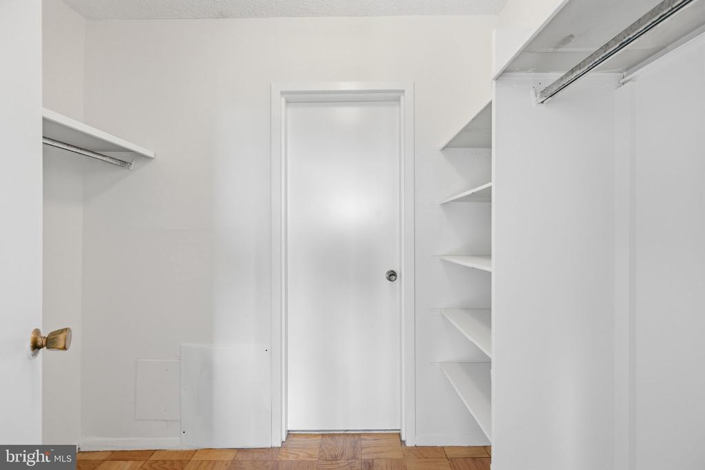 5225 POOKS HILL ROAD Unit: 517N