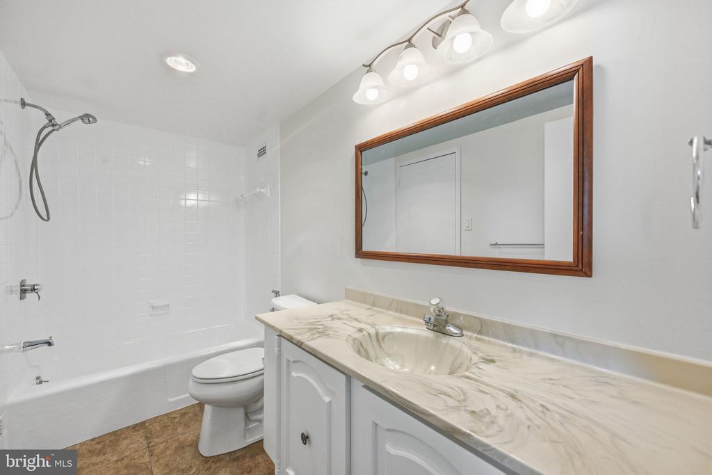 5225 POOKS HILL ROAD Unit: 517N