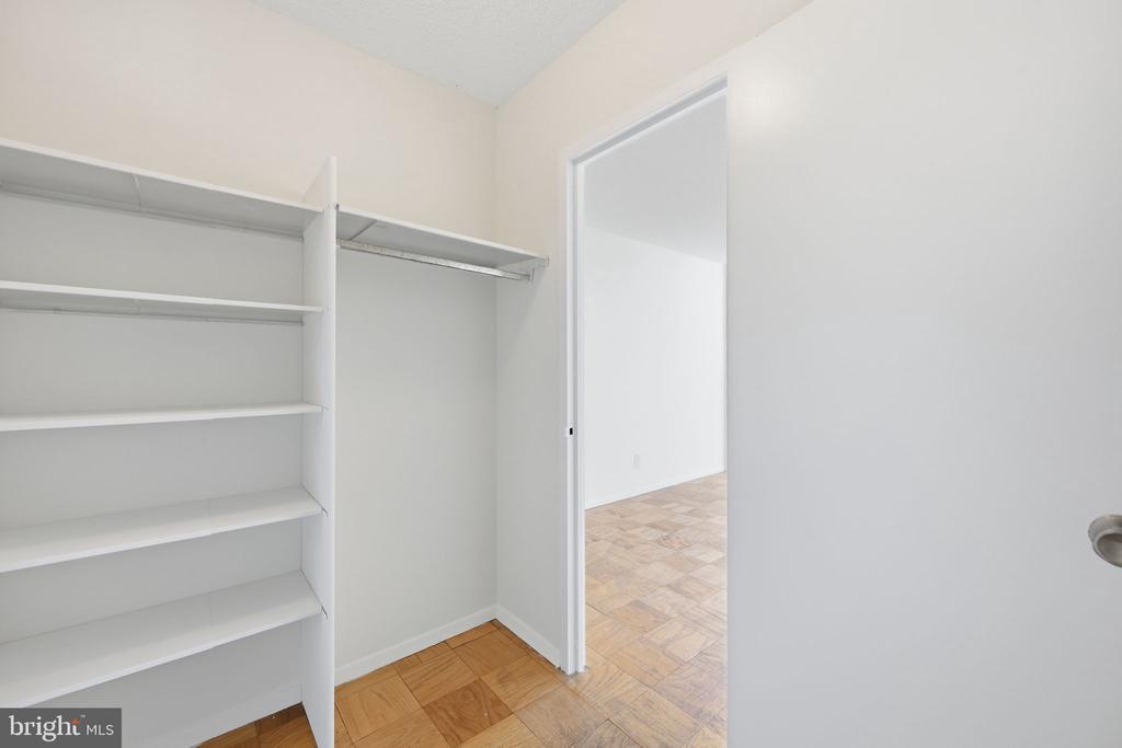 5225 POOKS HILL ROAD Unit: 517N