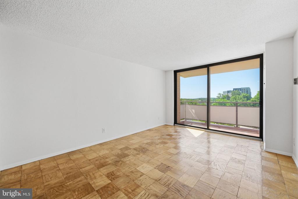 5225 POOKS HILL ROAD Unit: 517N