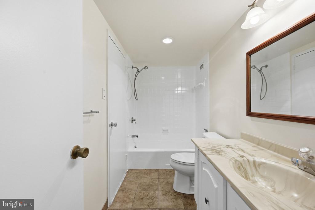 5225 POOKS HILL ROAD Unit: 517N