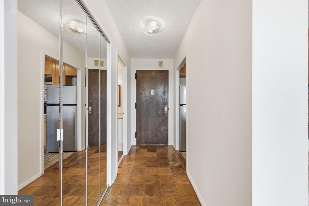 5225 POOKS HILL ROAD Unit: 517N