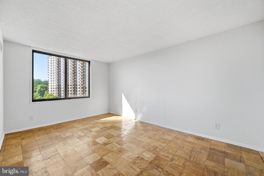 5225 POOKS HILL ROAD Unit: 517N