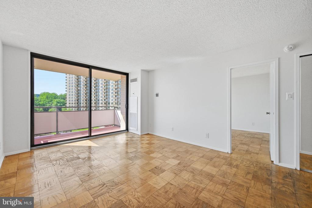 5225 POOKS HILL ROAD Unit: 517N