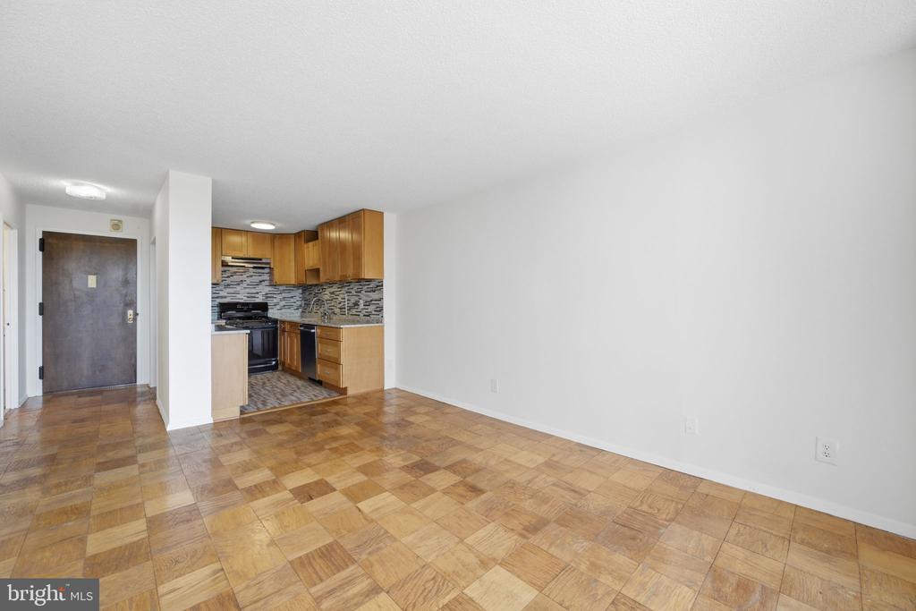 5225 POOKS HILL ROAD Unit: 517N