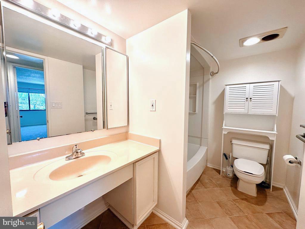 15100 INTERLACHEN DRIVE Unit: 4-111