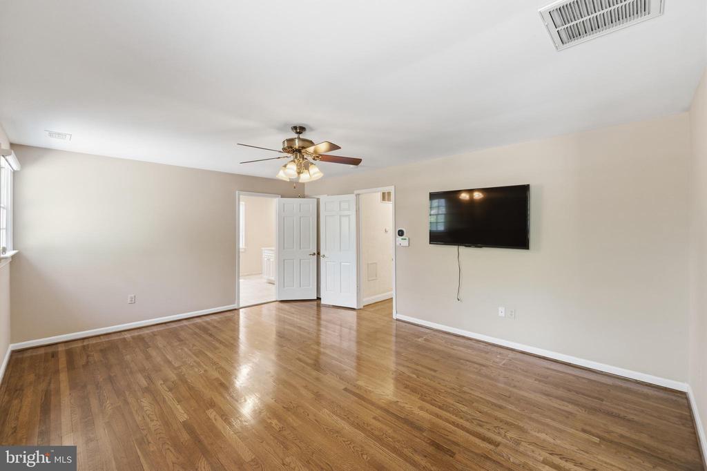 9904 HALL ROAD